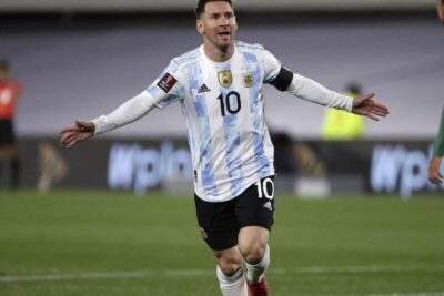 Lương của Messi (M10) qua từng thời kỳ thi đấu ở các đội bóng